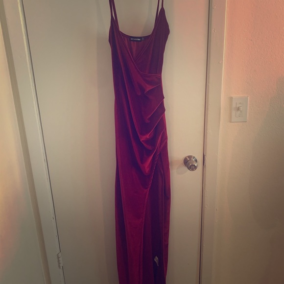 PrettyLittleThing Dresses & Skirts - Burgundy velvet dress